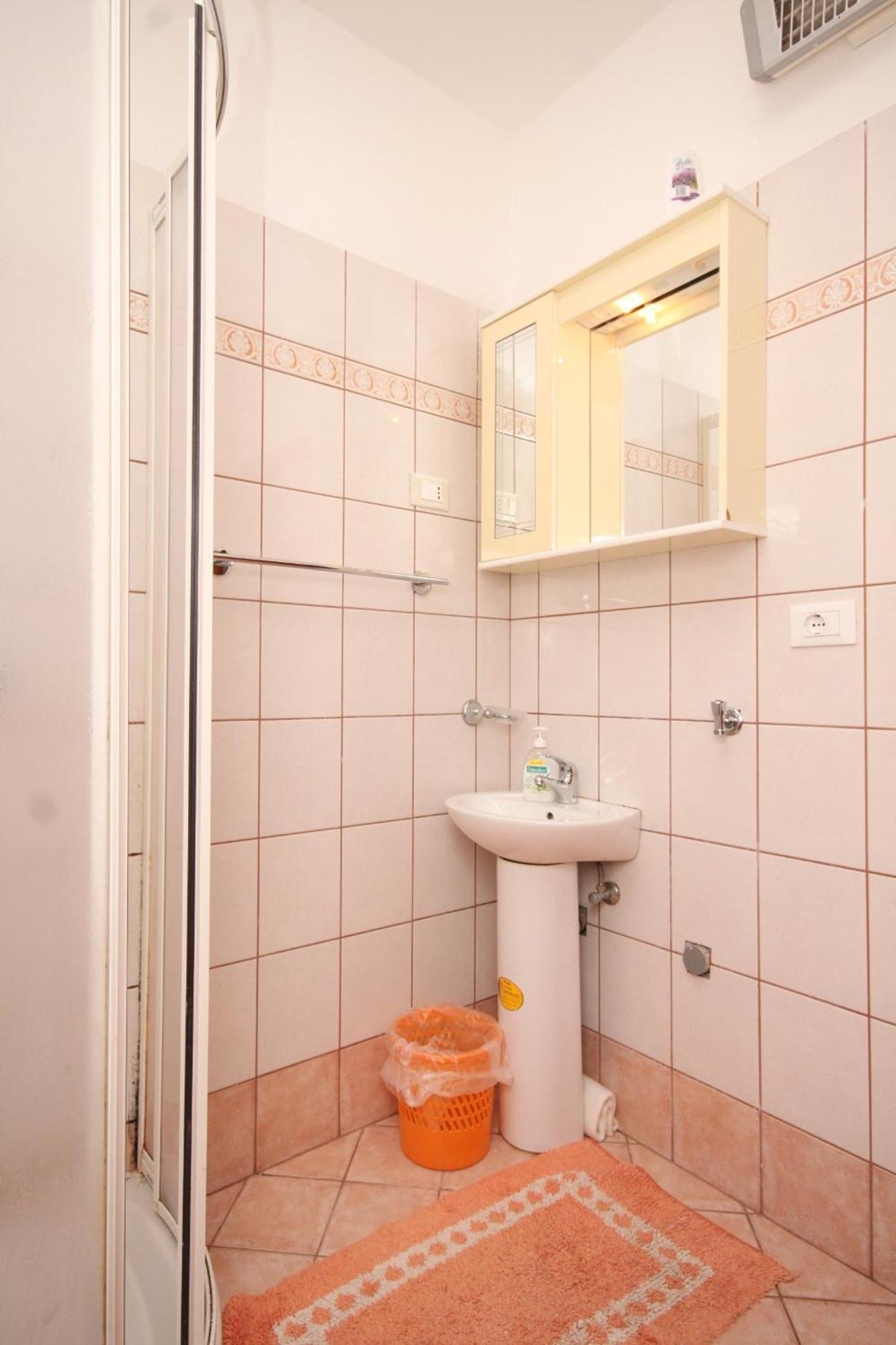 Apartments With A Parking Space Cunski, Losinj - 8010 Bilik gambar
