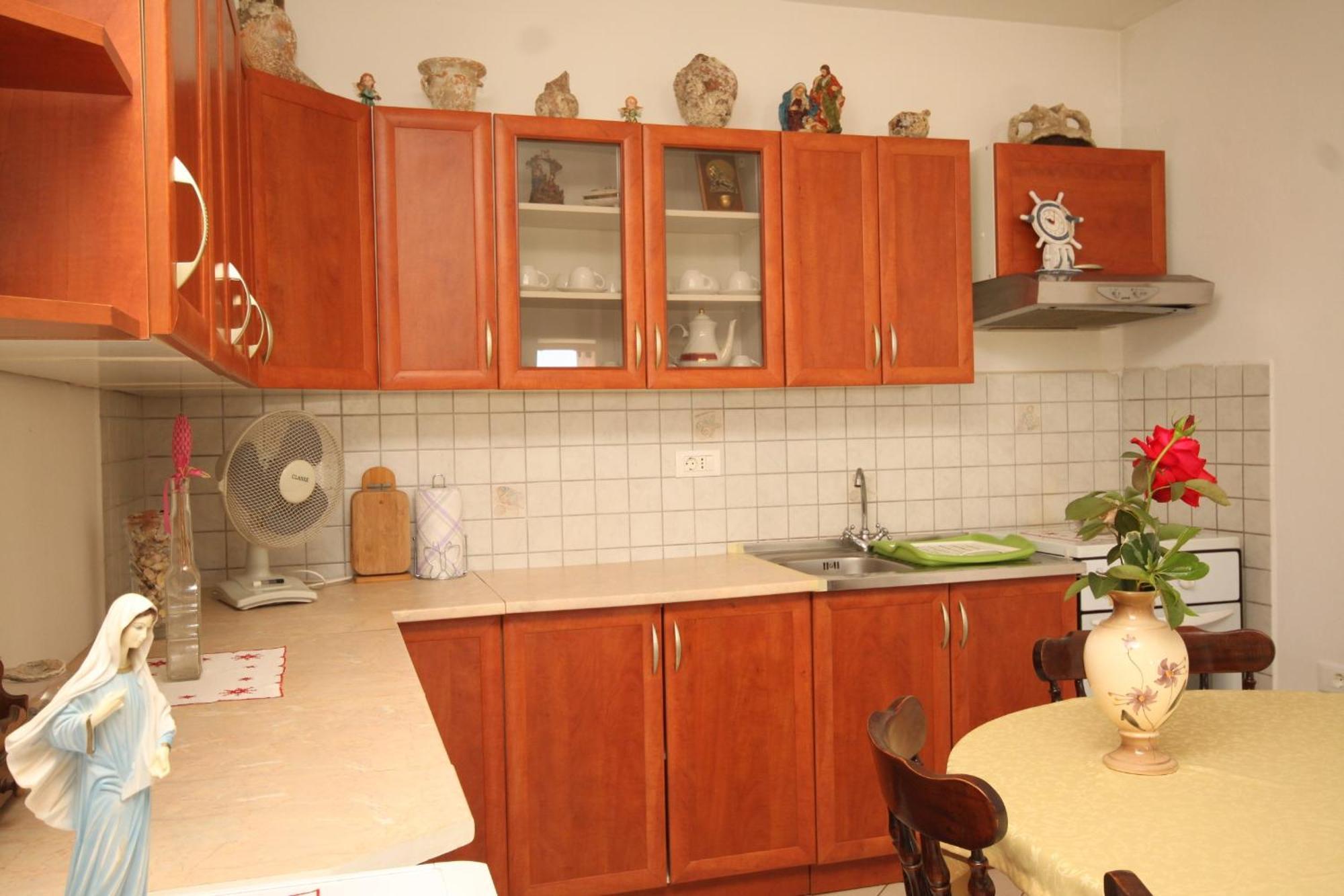 Apartments With A Parking Space Cunski, Losinj - 8010 Bilik gambar
