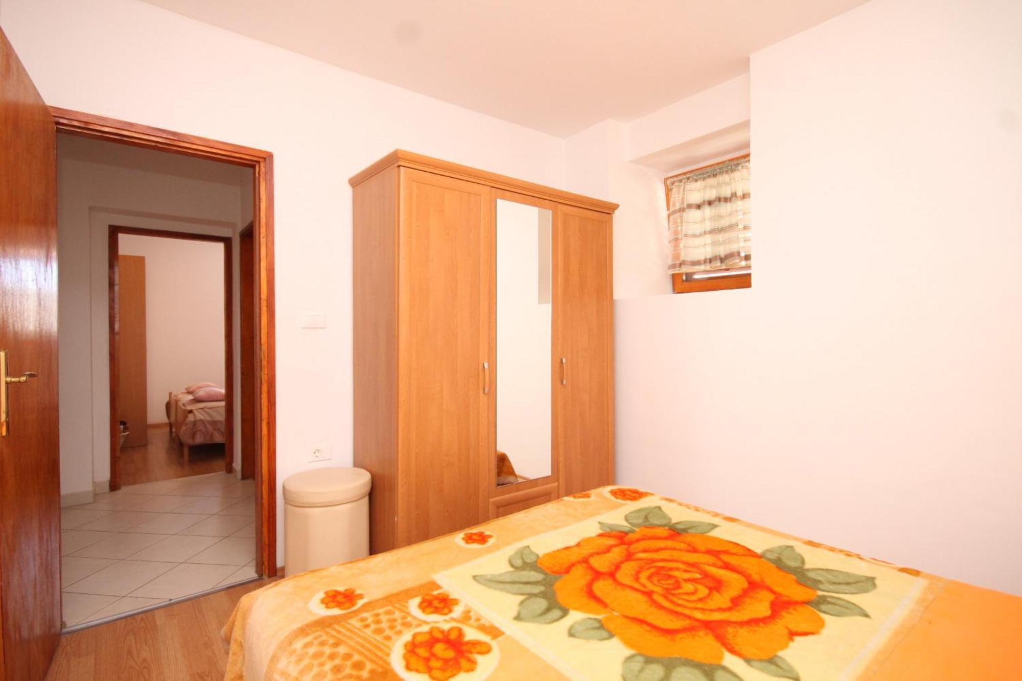 Apartments With A Parking Space Cunski, Losinj - 8010 Bilik gambar