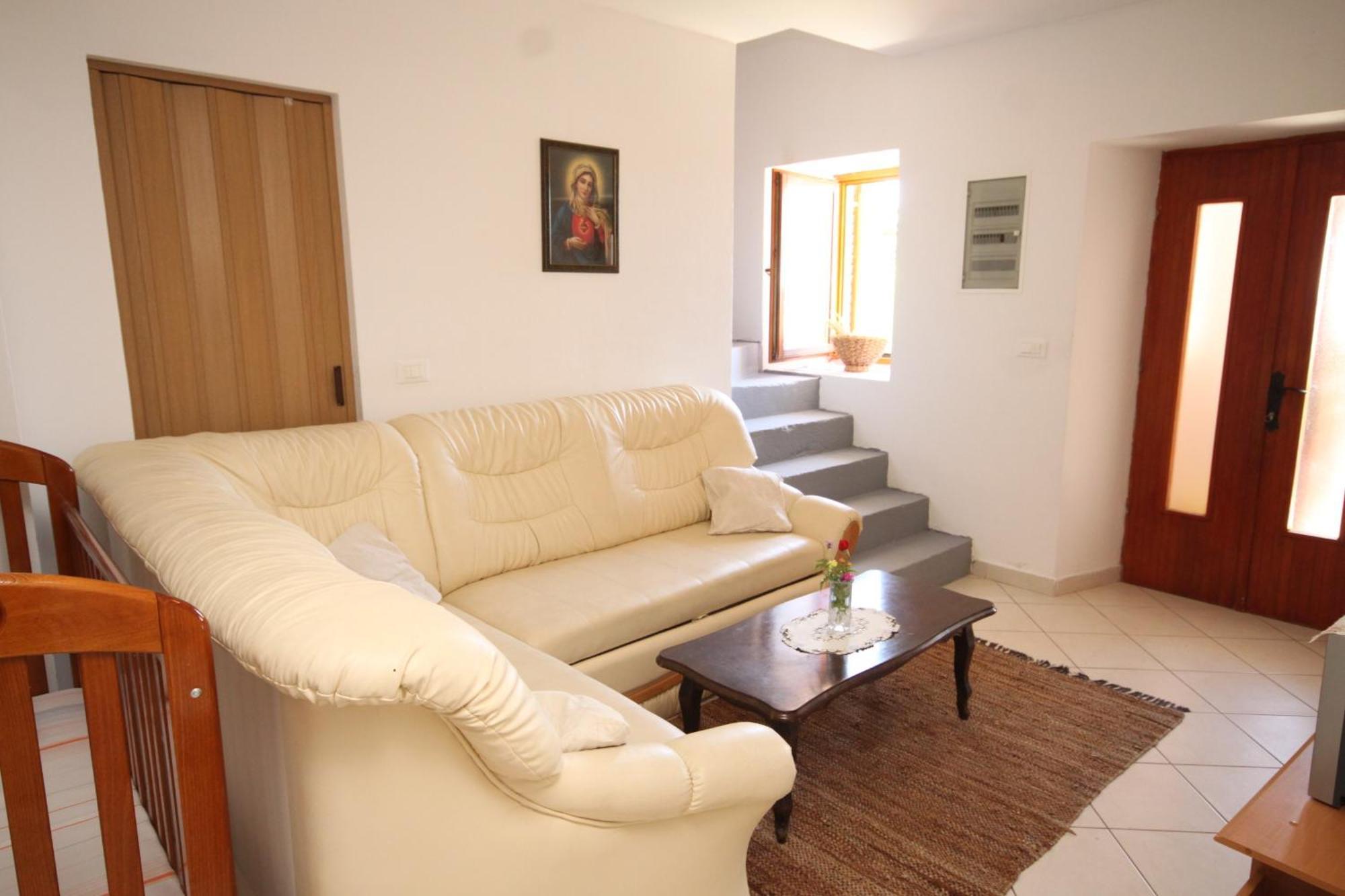 Apartments With A Parking Space Cunski, Losinj - 8010 Bilik gambar